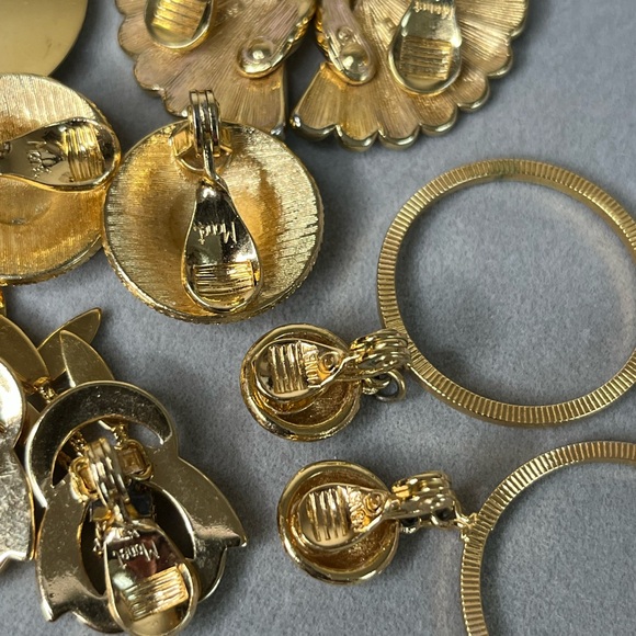 Monet gold tone clip on earrings 9 assorted pairs - Picture 9 of 10